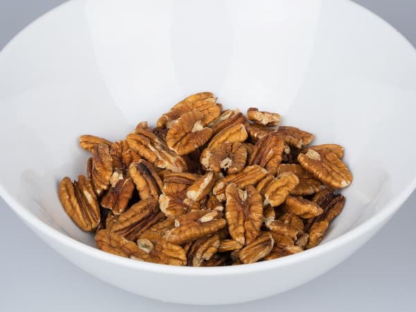 how to serve pecans to budgies